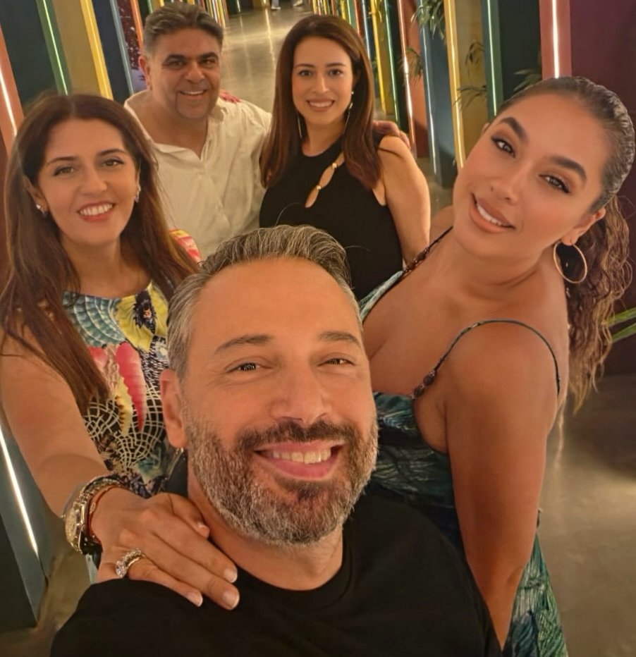 Edwaxowg's tweet photo. 25years of friendship and counting! May we keep smiling and dancing together come what may, Love you guys ❤️ https://t.co/ggmDsgqmL5
