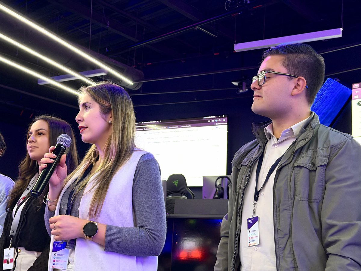 LinaPinzonAr's tweet photo. 🤖✨ Preparar a nuestros jóvenes para el futuro también es abrirles nuevas posibilidades hoy.

Acompañamos a nuestros jóvenes en ImpActo Maker y aprendieron a llevar la inteligencia artificial a su vida cotidiana para crecer, crear, transformar y asumir los retos del futuro. 🚀 https://t.co/mmFKlcoCaD