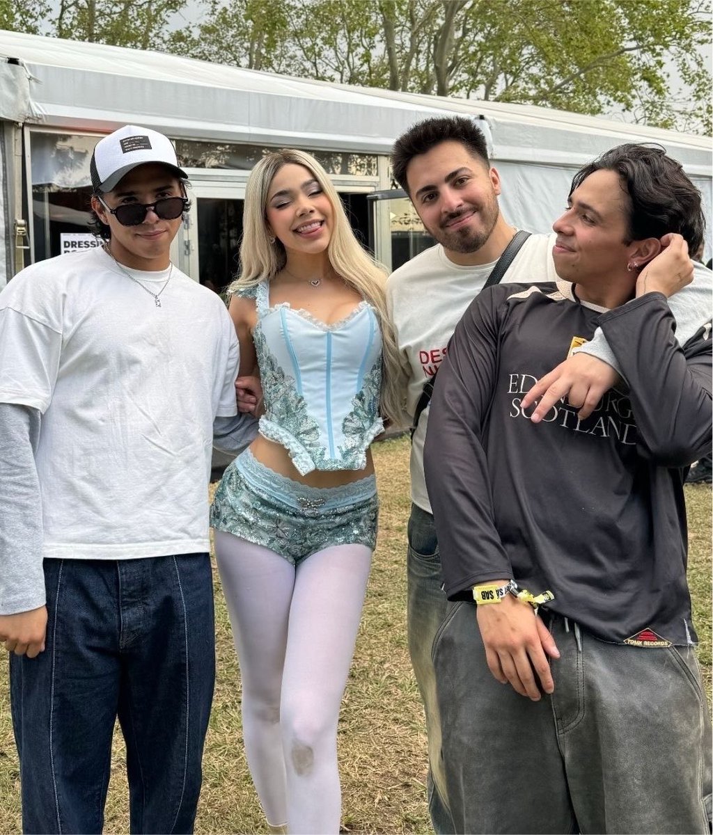 darielkos's tweet photo. Latin Mafia ha dejado de seguir a Danna Paola en Instagram en solidaridad a Kenia Os https://t.co/k54ULE4ZS6
