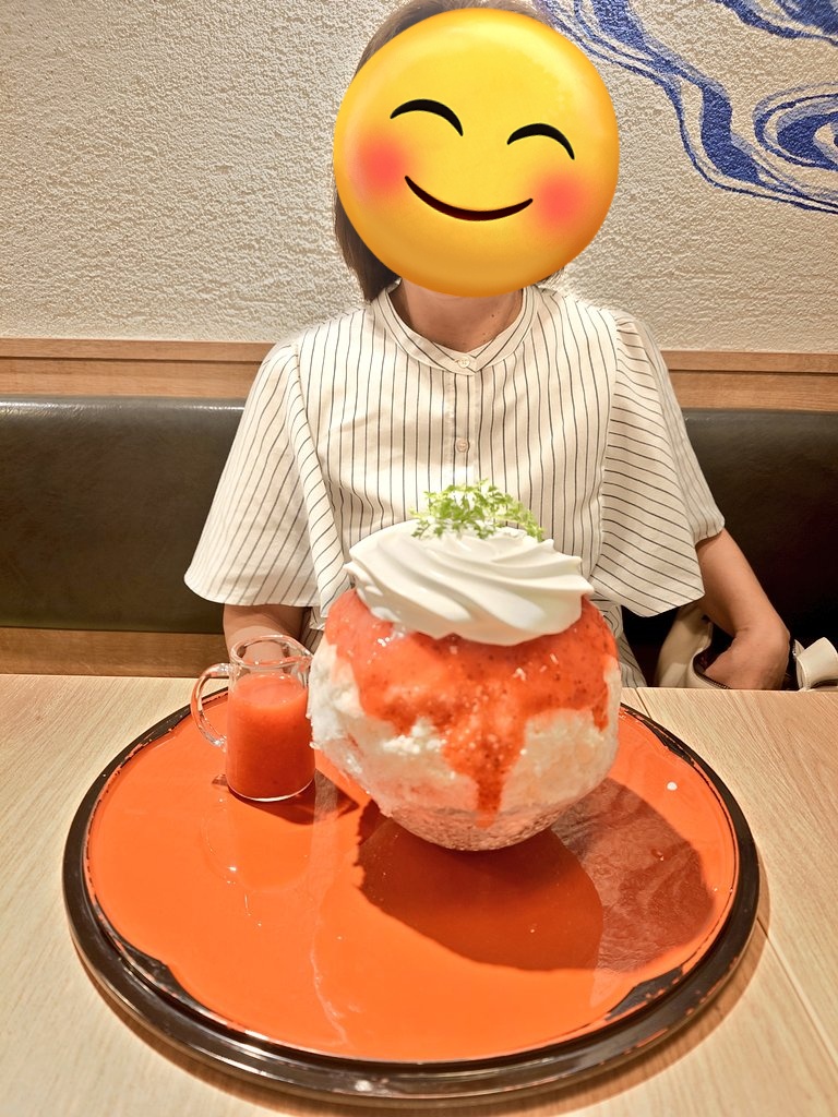 nozml28's tweet photo. ママ上と2日間ふらふらと遊んでいました💫
教えていただいたかき氷美味しかった☺️🍧 https://t.co/cq73MBUyya