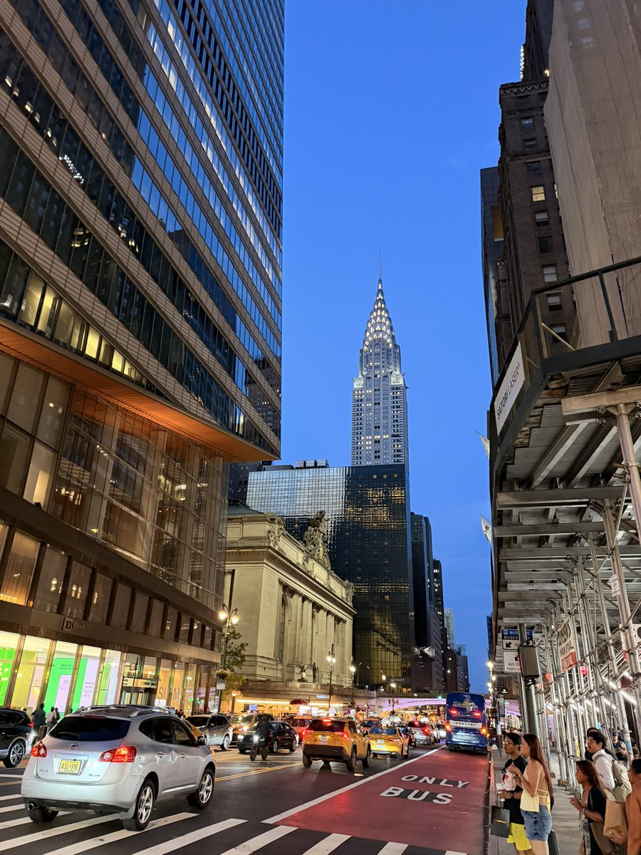 H71Cristian's tweet photo. Hoy se trabajó rico … 👌🏼💥🖤

#chanel #gucci #burberry #fragances #macys #newyork https://t.co/7vVPT1lL47