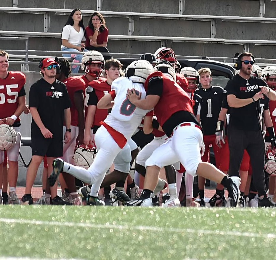 JPWright70's tweet photo. First scrimmage down! Still have work to do and lots to improve.  Looking forward to an amazing junior season with @LibertyHSFB_ ! #intentional @CoachRuff_ @CoachLupton @CoachOwens @coachTyAb @PRecruiting7 @MovinChains @PrepRedzoneSC https://t.co/HORxbrr83E