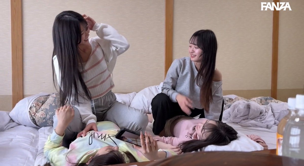 kopdesign1's tweet photo. 修学旅行の女子部屋が天国すぎる https://t.co/xnHRSViJxm