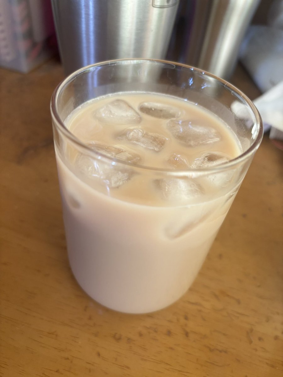 yagi_yami_'s tweet photo. 朝から優雅に砂糖3杯分のカフェオレ飲むぜぇ〜 https://t.co/pOc74UTkcO