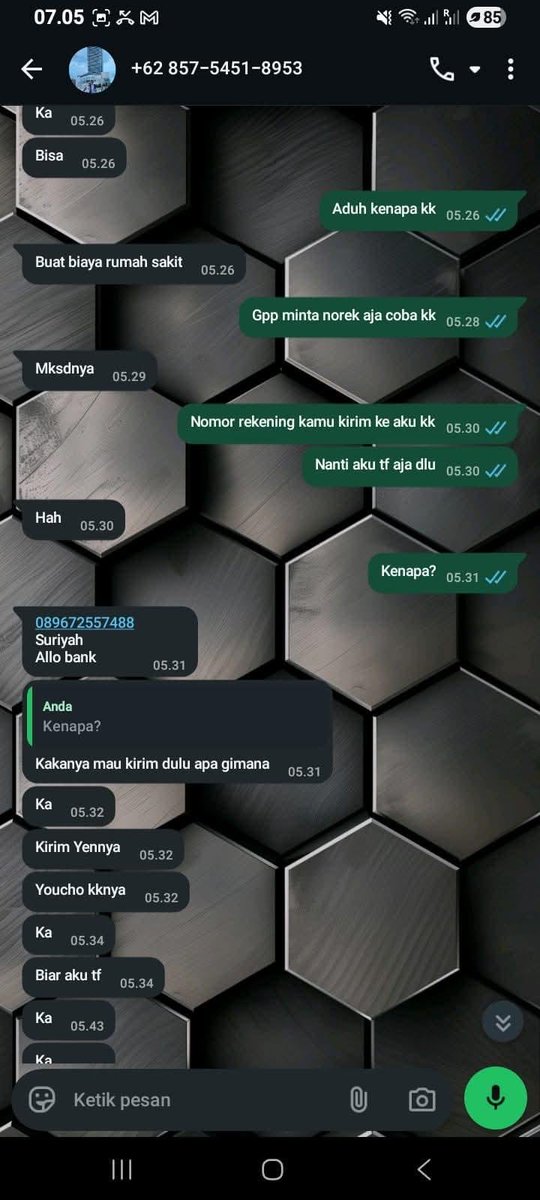 ciciantika999's tweet photo. pagi pagi ga ada kerjaan ladenin penipu🤣🤣
modus tukar yen lg rame banget🤦🏼‍♀️ ini udah orang ke 2 yang mau mencoba nipu dgn modus yang sama. sebelum kena udah baca utas beberapa orang yang sama jg mereka di chat dgn modus nya tukar yen ke rupiah. awal nya mau di ladenin dulu tp akhir nya dia ganggu banget spam chat sm tlp. akhir nya aku udahin aja permainan ini🙂‍↕️😂
be aware yaaa teman teman🙌🏻
in this ekonomi stop banget deh jd penipu kata aku mah🫠👊🏻