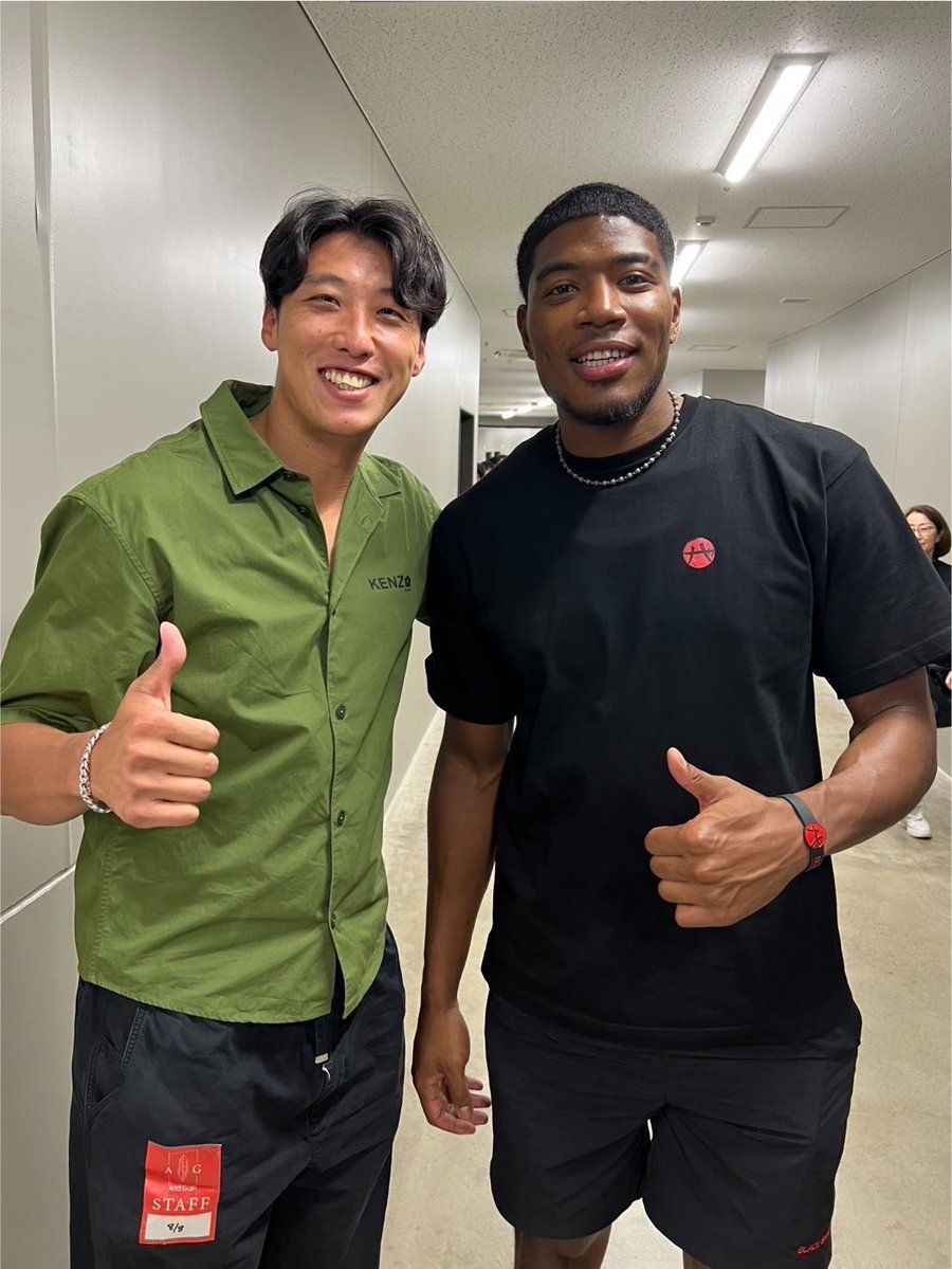 nagoyadolphins's tweet photo. 昨日のバスケットLIVE解説後、八村塁選手と📸
#張本天傑 #BLACKSAMURAI #八村塁 https://t.co/1pwlPqpv6w