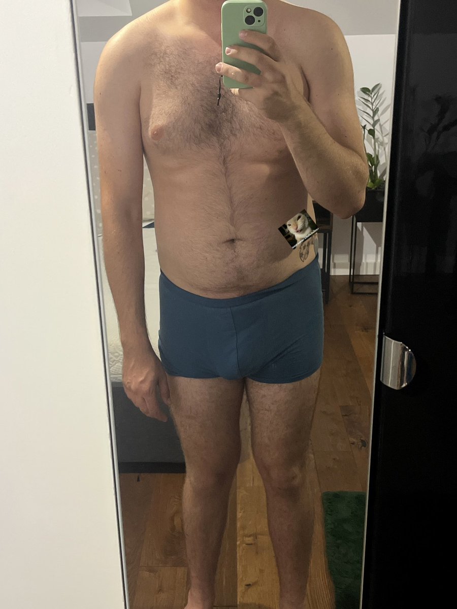 Hkslywoof's tweet photo. A year ago vs now 💀

Gonna start posting my weight gain journey to 100kg every week :P

Current weight: 85kg

#weightgain https://t.co/WX3MIkD1Zk