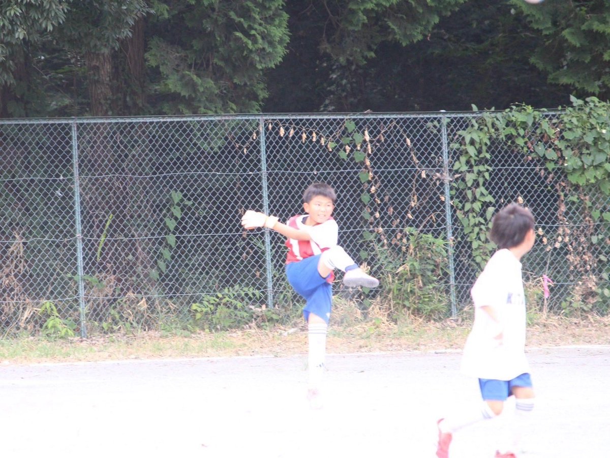 ClubKitano's tweet photo. 8/8  4年  若安TM（カルチャーG）
若安0-1,1-2（ﾂﾊﾞｻ）
若狭0-2,0-0

暑いなか、ギリギリ8人で臨んだためか、最後の試合まで出場しなければという気持ち等で、消極的なプレーが多かった印象が💦
守備のときの1対1（簡単に抜かれない、あきらめずにしつこく追いかける）をもっと強化していこう!! https://t.co/8tXzSGOy7V