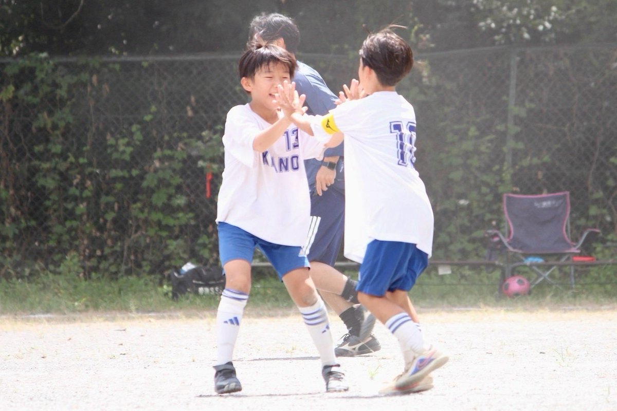 ClubKitano's tweet photo. 8/8  4年  若安TM（カルチャーG）
若安0-1,1-2（ﾂﾊﾞｻ）
若狭0-2,0-0

暑いなか、ギリギリ8人で臨んだためか、最後の試合まで出場しなければという気持ち等で、消極的なプレーが多かった印象が💦
守備のときの1対1（簡単に抜かれない、あきらめずにしつこく追いかける）をもっと強化していこう!! https://t.co/8tXzSGOy7V