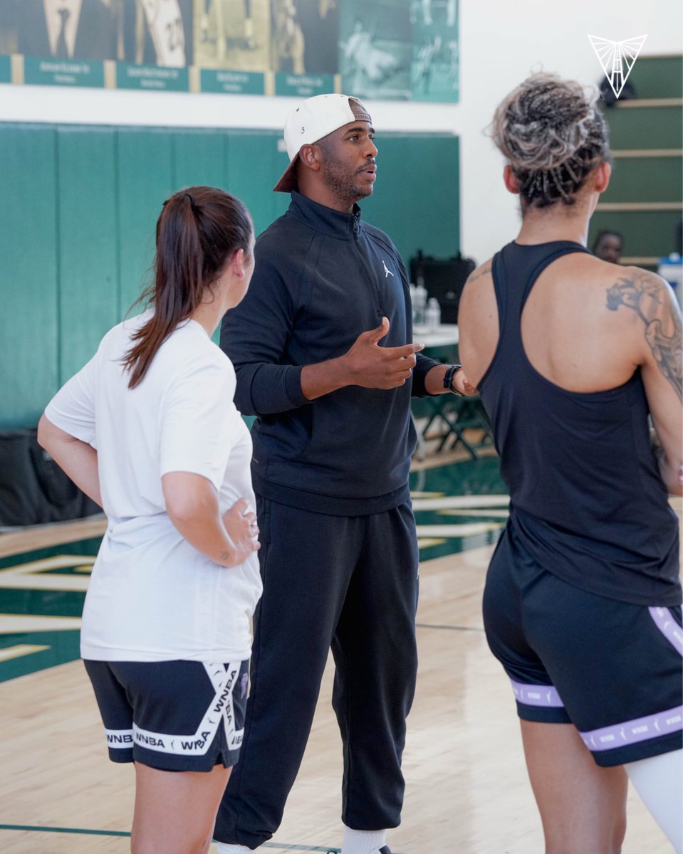 valkyries's tweet photo. CP3 x GSV.

@CP3 stopped by today’s walkthrough in LA to share some wisdom from a legendary career 💜 https://t.co/TwdMa0lhm9