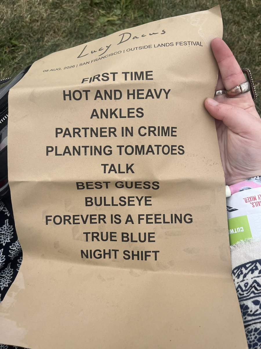 twistsxar's tweet photo. LUCY DACUS OUTSIDE LANDS SET LIST IM SHAKING https://t.co/r7OmyoUskA