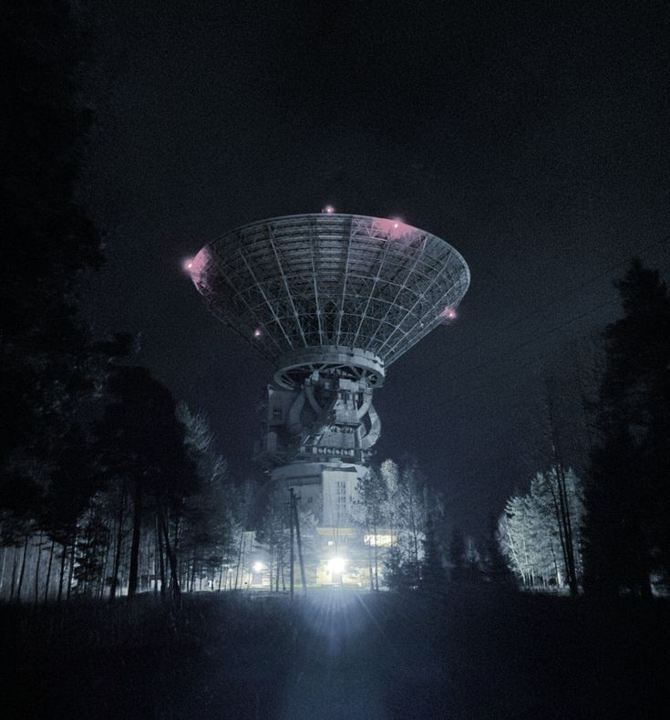 forallcurious's tweet photo. A mysterious radio signal repeats every 16.35 days from a galaxy 457 million light-years from Earth

The mysterious repeating radio signal is known as FRB 180916.J0158+65, a Fast Radio Burst. First detected by the CHIME radio telescope, it fires bursts for four days, goes silent for twelve days, and repeats this strict 16.35-day cycle.