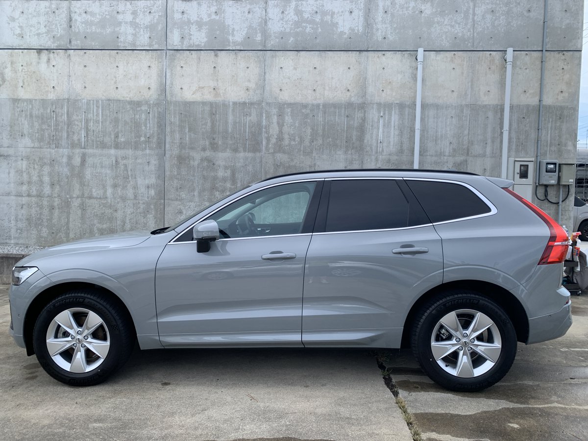 yuria_pa_pa's tweet photo. XC60洗車完了✅

エクストリームかつブリリアントな仕上がりです🥰

・car shampoo V3
・LIFT
・No.４
・GBS-R
・Ech2O
・innerQD
・ガラコDEクリーナー
・essence
・SONAX BSD
・SONAX CSV
・SONAX RFD

#SONAX
#CARPRO
#SOFT99
#ガレージセラピー
#ボルボ https://t.co/PZ3MbcbMg9