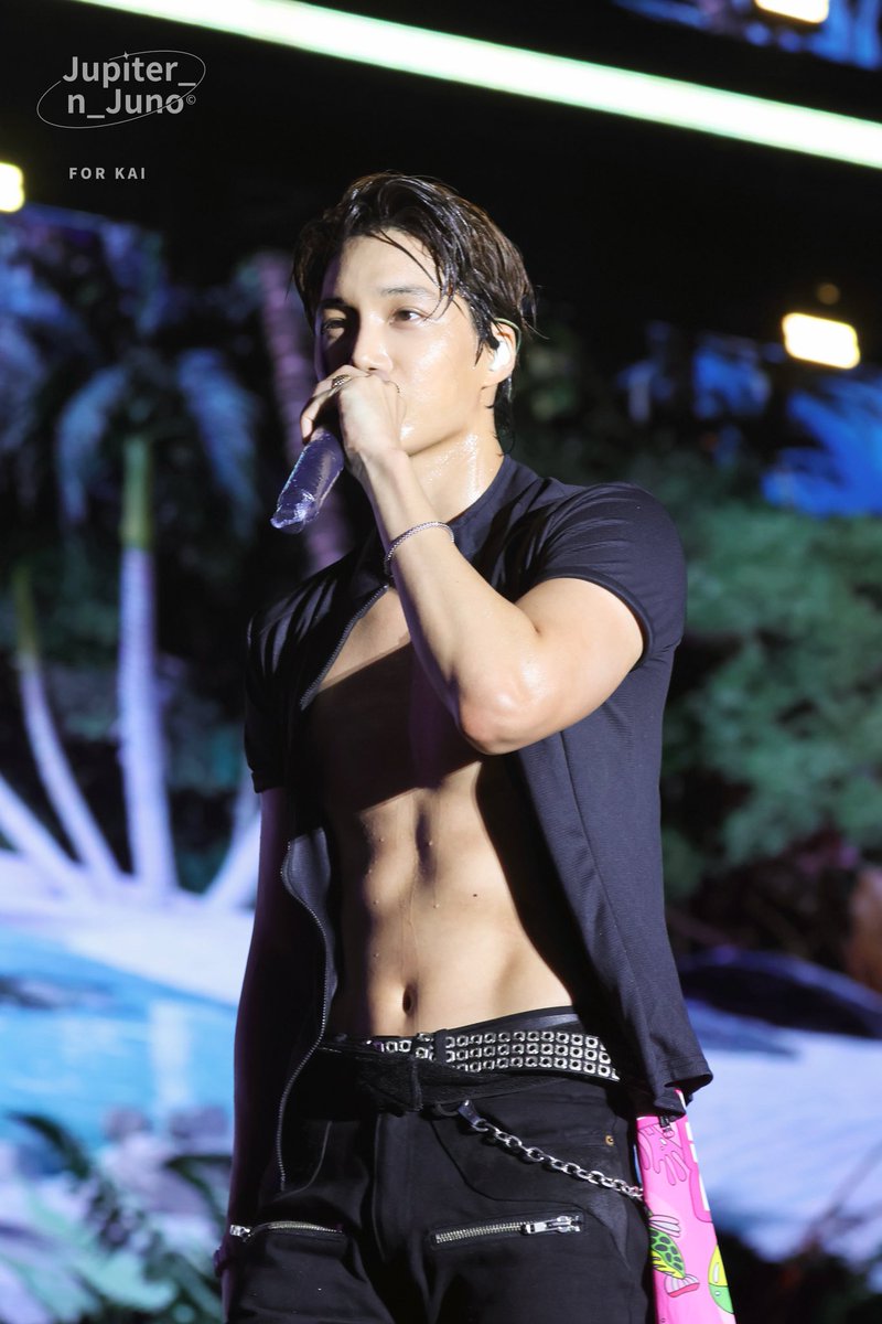 JupiternJuno's tweet photo. 260808 워터밤부산
The finest man alive be like:
#KAI #카이 
#KAIxWATERBOMB 
#KAI_WATERBOMB_BUSAN https://t.co/QAWFjrf1F0