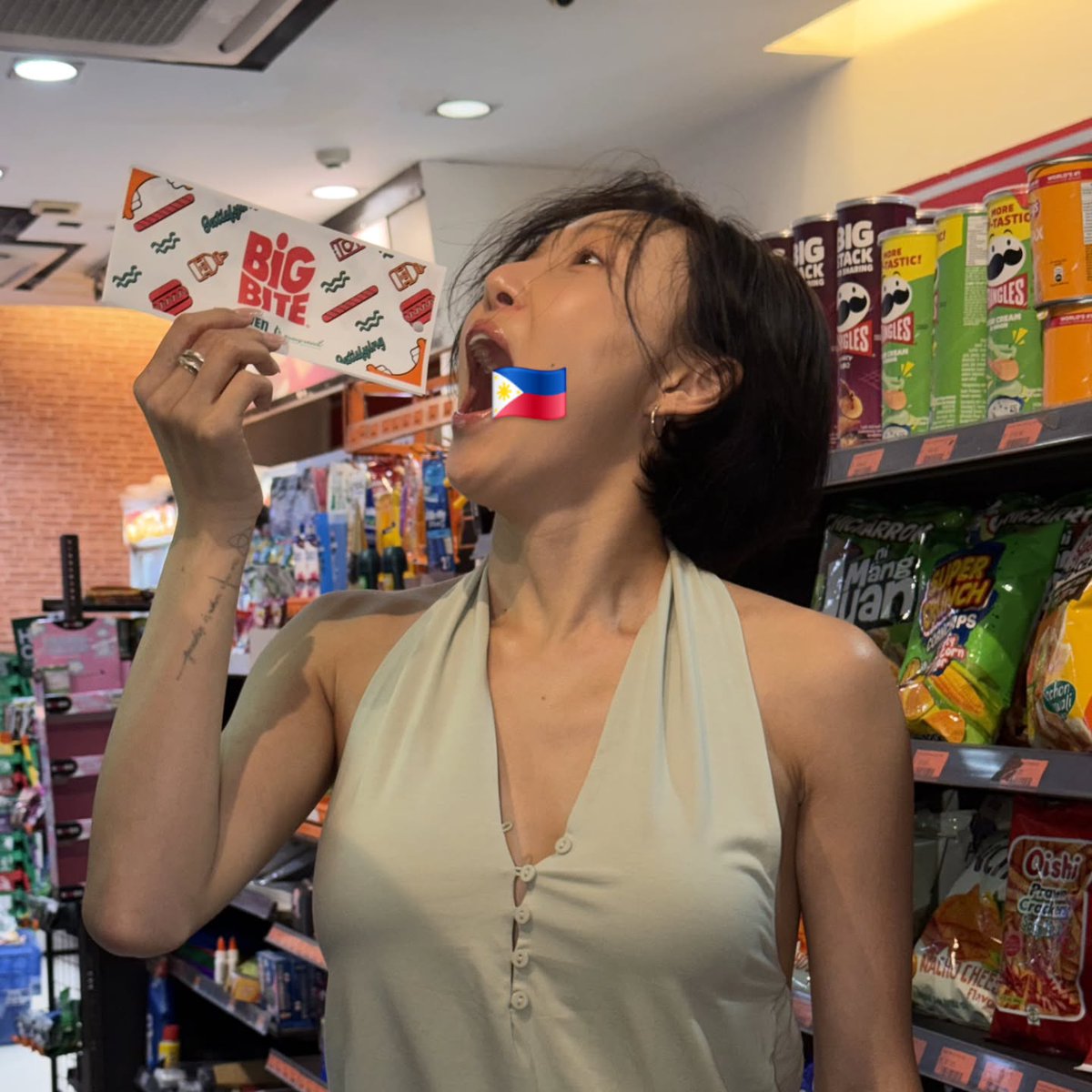 TheAnnyeongOppa's tweet photo. Edi sana tumambay sa 7-eleven kagabe after ng con 🥹 Hope you enjoyed your stay here in the Philippines Hyejin 🩷

📷: _mariahwasa

#MAMAMOO #MAMAMOOinManila #4WARDinManila https://t.co/QbclHEhZ4z
