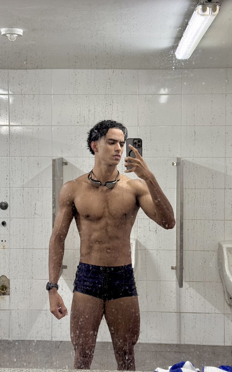 AsDiago's tweet photo. Natación o quemazón ? https://t.co/e1Ta8WRh7P
