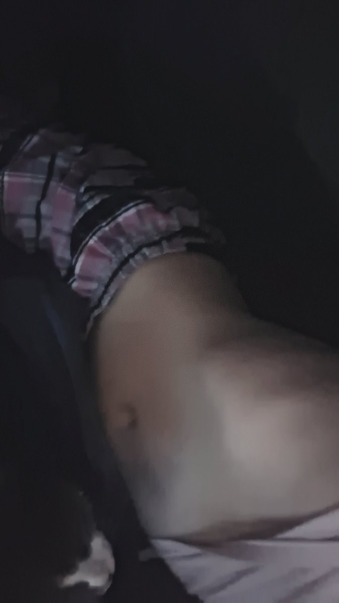 unicornbones0x0's tweet photo. sent my bf a picture and I look so obese I want to die #shedtwt #edtwt going insane 🤗 https://t.co/HP9MKmRYga
