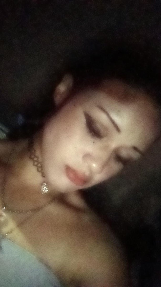 unicornbones0x0's tweet photo. sent my bf a picture and I look so obese I want to die #shedtwt #edtwt going insane 🤗 https://t.co/HP9MKmRYga