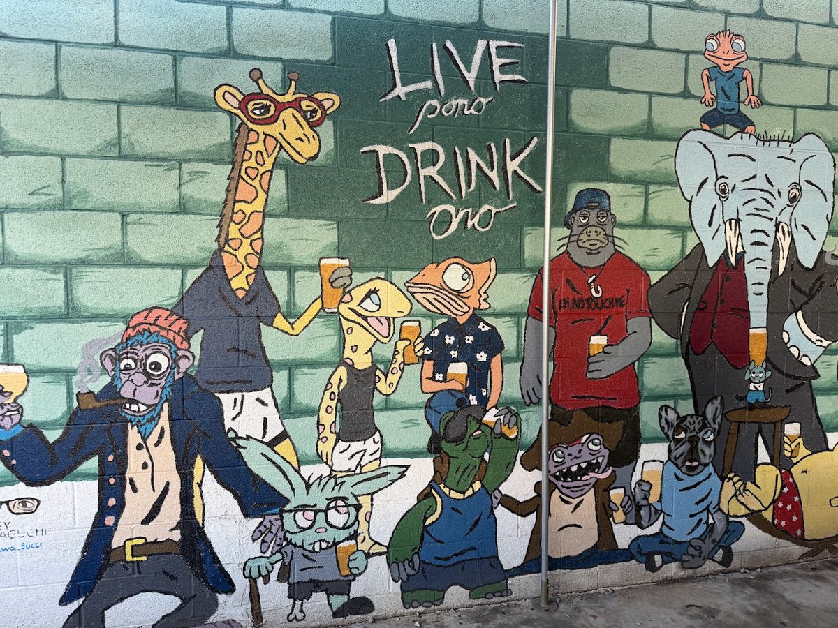 IvDogg's tweet photo. Awesome brews & art at Beerlab Hawaii! #LivePonoDrinkOno #BeerlabHI #Untappd #Salamat #EhSheGo #Omakasa #Honolulu #Oahu #Hawaii https://t.co/3eCFrmyL1V