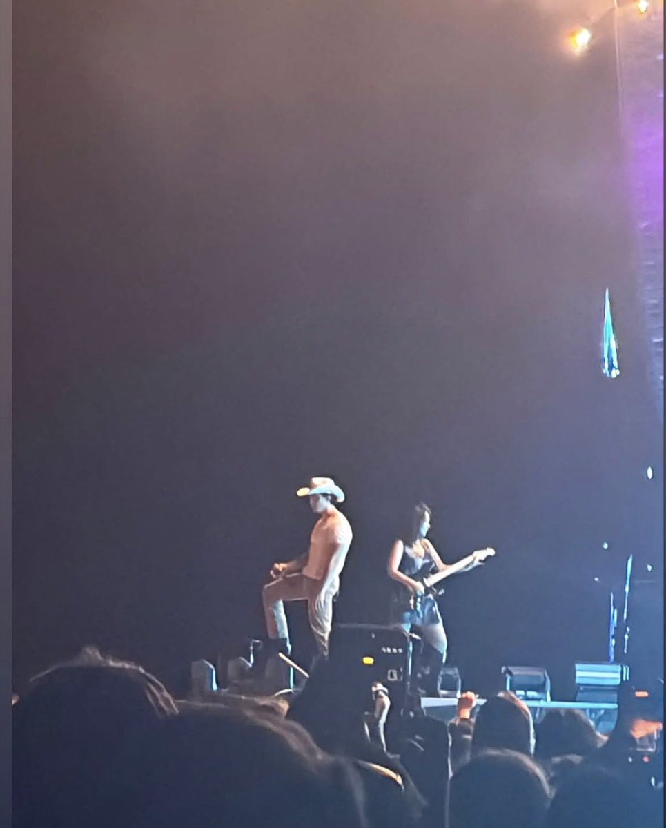 Jonas_DailyNews's tweet photo. Jonas Brothers performing in Moncton, NB tonight 
📸: Halliday Ogilvie via FB https://t.co/hJWaWZnAYs