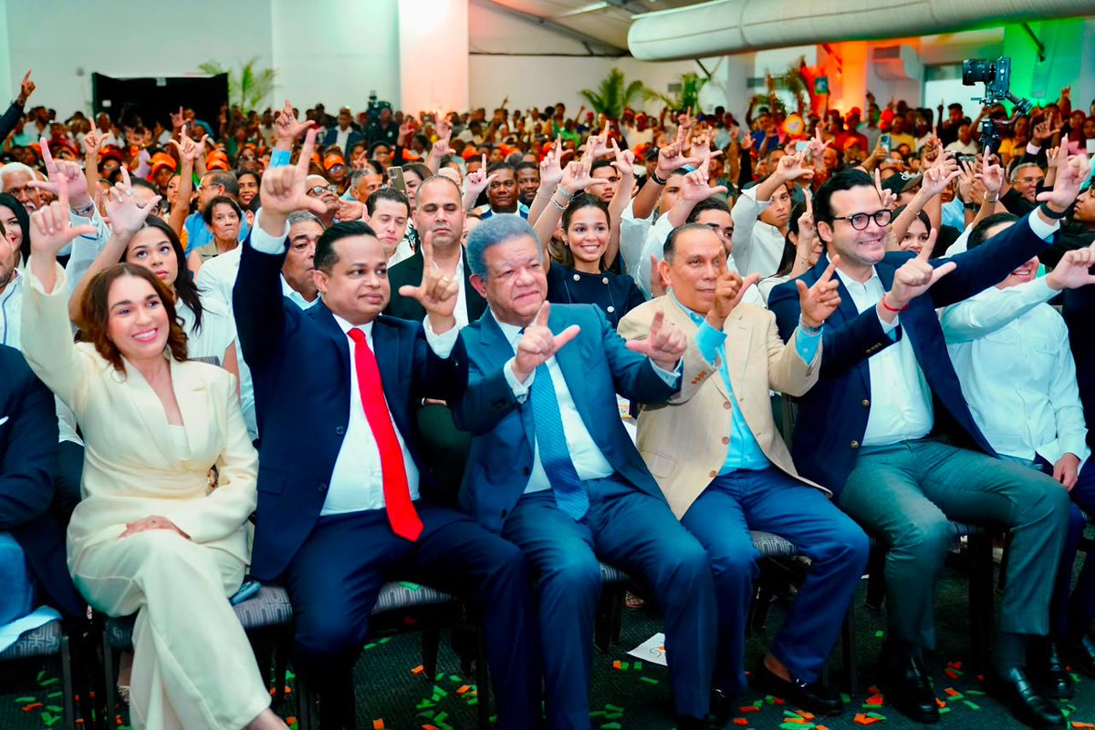 Entredostv1's tweet photo. Leonel: “El retroceso se percibe por doquier; el país necesita un nuevo rumbo” https://t.co/wBLbDxhtVm 

@FPcomunica @LeonelFernandez @OmarGuevara25 https://t.co/kvk2aBUU5T