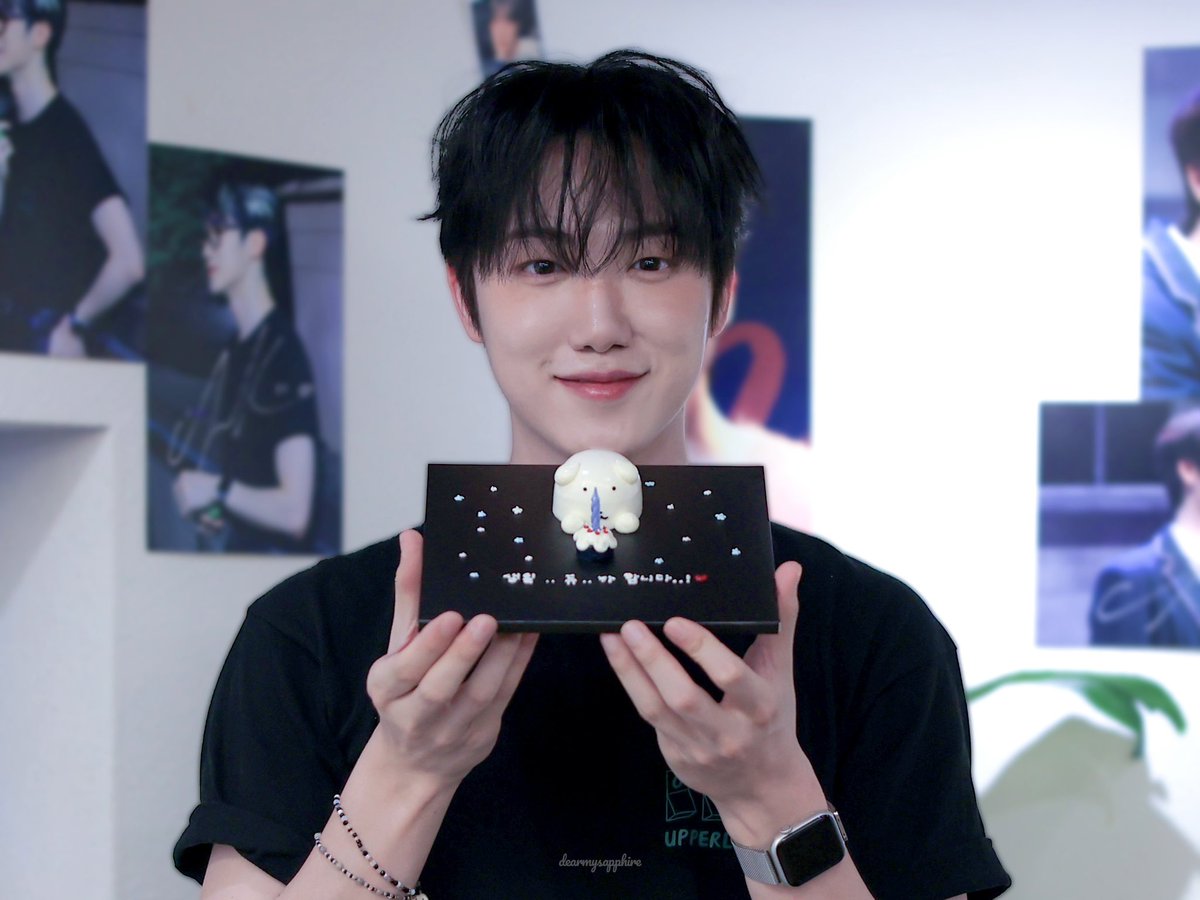 dearmysapphire's tweet photo. ˚ ༘✶ ⋆｡˚ ⁺

𝗦𝗨𝗠𝗠𝗘𝗥 𝗜𝗦𝗦𝗨𝗘 : 𝗛𝗔𝗥𝗔𝗠

🅣🅗🅔 🅛🅐🅢🅣 🅟🅐🅖🅔

──────────────

생일카페를 찾아와 주신 모든 분들께
진심으로 감사드립니다.

이번 호를 함께 완성해 주신
여러분 덕분에

𝗦𝗨𝗠𝗠𝗘𝗥 𝗜𝗦𝗦𝗨𝗘 : 𝗛𝗔𝗥𝗔𝗠은
가장 특별하고 반짝이는 여름이 되었습니다. 💙

──────────────

#월간하람_생일특집호
#SUMMER_ISSUE_HARAM

˚ ༘✶ ⋆｡˚ ⁺