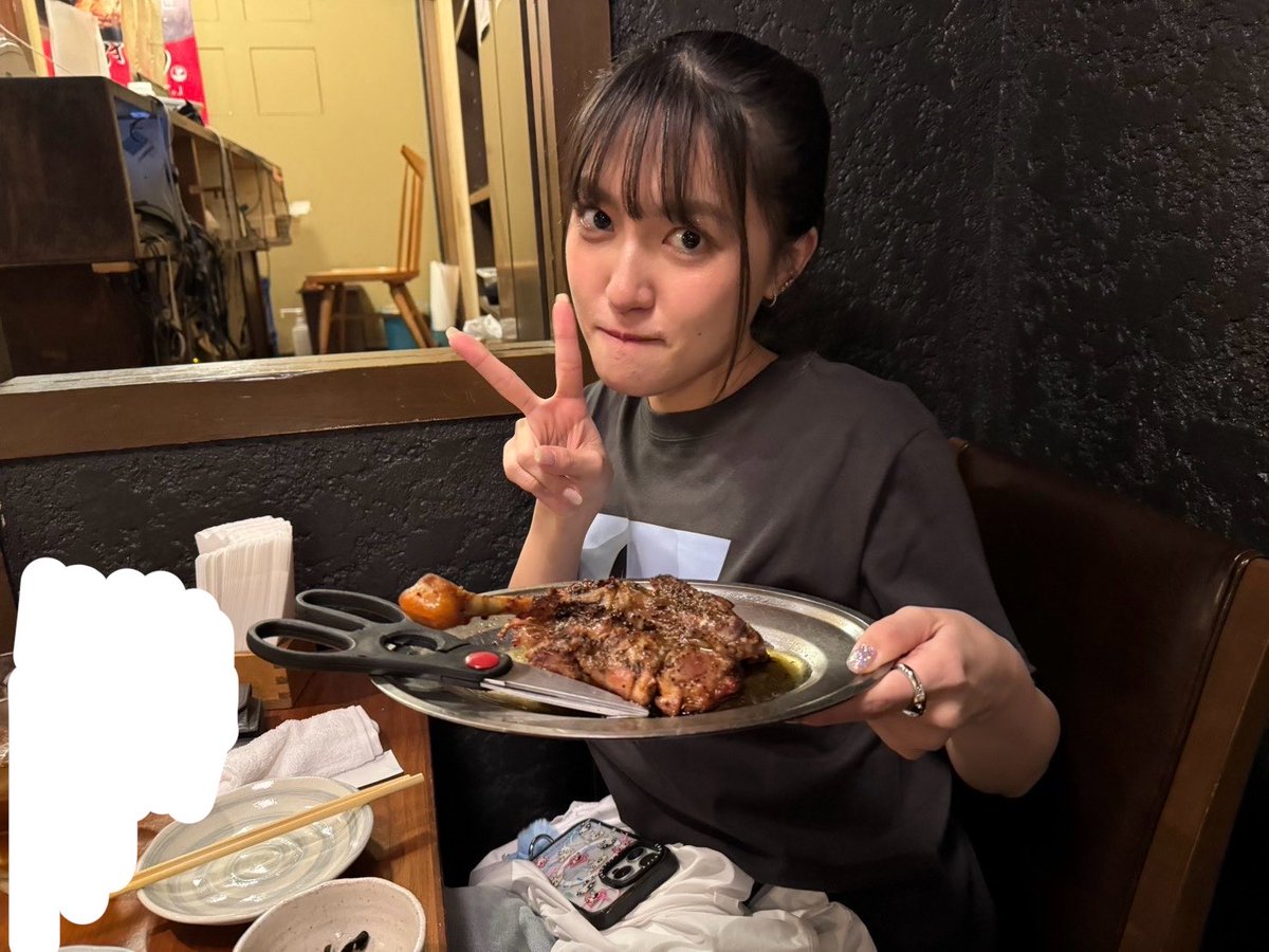 junnarockyou's tweet photo. おっはよ〜〜〜

昨日の夜は骨付鳥をいただいたっ。
鳥パワーで今日も元気に歌いますっ🔥

当日券もございますので、大阪の皆さま何卒よろしくお願いしますっ

#Junna_ハローグッバイツアー https://t.co/BqEQRmloG6