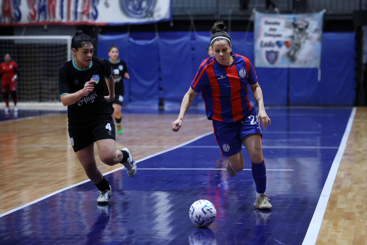 caslafutsalfem's tweet photo. ⏱️ Final del partido

San Lorenzo igualó 1-1 ante SECLA en el Pando. Pallese, de penal, convirtió el gol de Las Santitas.

🔜 En la próxima fecha, el Ciclón enfrentará a Racing.

#VamosLasSantitas 🔵💪🔴 https://t.co/xSH6V40rkO