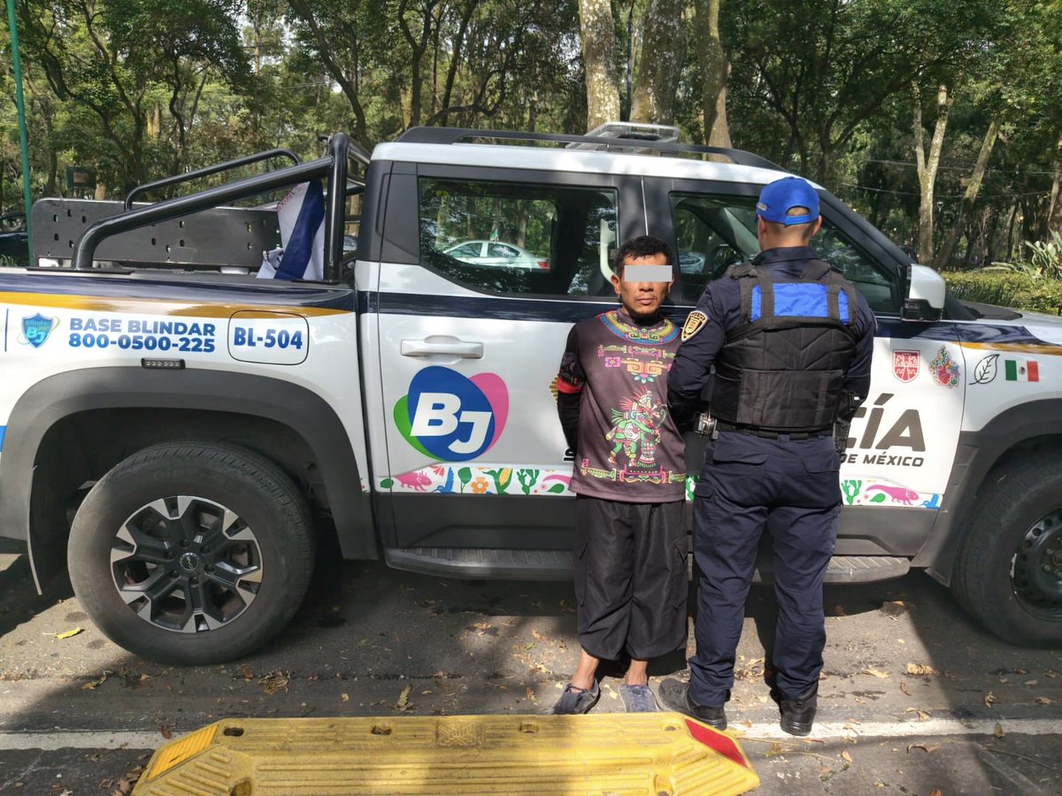 BlindarBJ's tweet photo. 🚨 Un delincuente menos.
Elementos de #BlindarBJ360 detuvieron en Villa de Cortés a un hombre señalado por su víctima de robarle $545 pesos, producto de la venta de sus tacos de canasta.
En BJ, respondemos al llamado de nuestros vecinos. 🛡️ https://t.co/bpsW7Z2Vmx