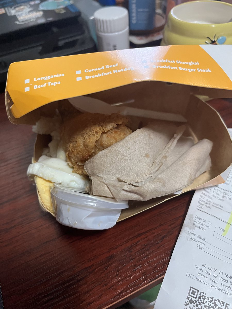 daph_sabine's tweet photo. THIS IS MY FIRST TIME POSTING ABOUT MY ORDER @Jollibee @foodpandaPH HINDI KO ALAM SINONG MAY KASALANAN PERO SANA DIBA PRESENTABLE PA DIN ANG ORDER PAG DINELIVER NIYO SA CUSTOMER NIYO, ANO TO???? PARANG IPAPAKAIN NIYO SA BABOY NAPAKABASTOS, NI HINDI KO SURE KUNG SAFE BA TO KAININ https://t.co/Ieml9IG23q