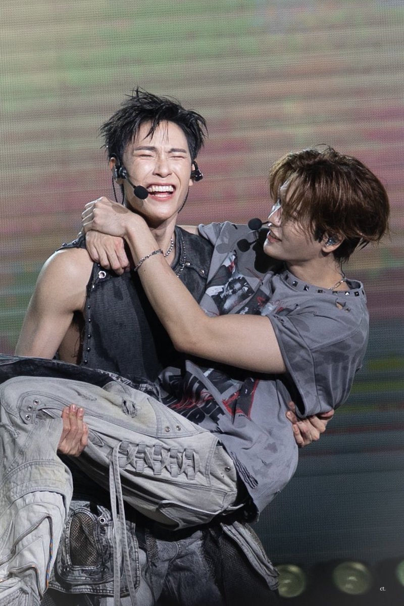 ct_cttc's tweet photo. คนอุ้มแข็งแรง 999% คนถูกอุ้มก็รัก1000% ยิ้มอยู่อย่างนั้น รักแฟนมากเลยดิน้องม้าค

JUNIORMARK ALONG SUNNYMOON

#JuniorMarkConcertD2
⋆ #junniorrs  ⋆ ☾  #markjrtn @Markjrtn ⋆ https://t.co/lngJmP8lhB