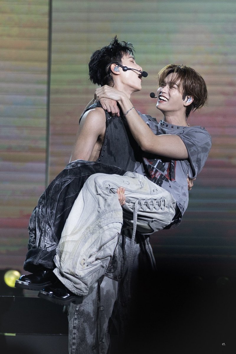 ct_cttc's tweet photo. คนอุ้มแข็งแรง 999% คนถูกอุ้มก็รัก1000% ยิ้มอยู่อย่างนั้น รักแฟนมากเลยดิน้องม้าค

JUNIORMARK ALONG SUNNYMOON

#JuniorMarkConcertD2
⋆ #junniorrs  ⋆ ☾  #markjrtn @Markjrtn ⋆ https://t.co/lngJmP8lhB