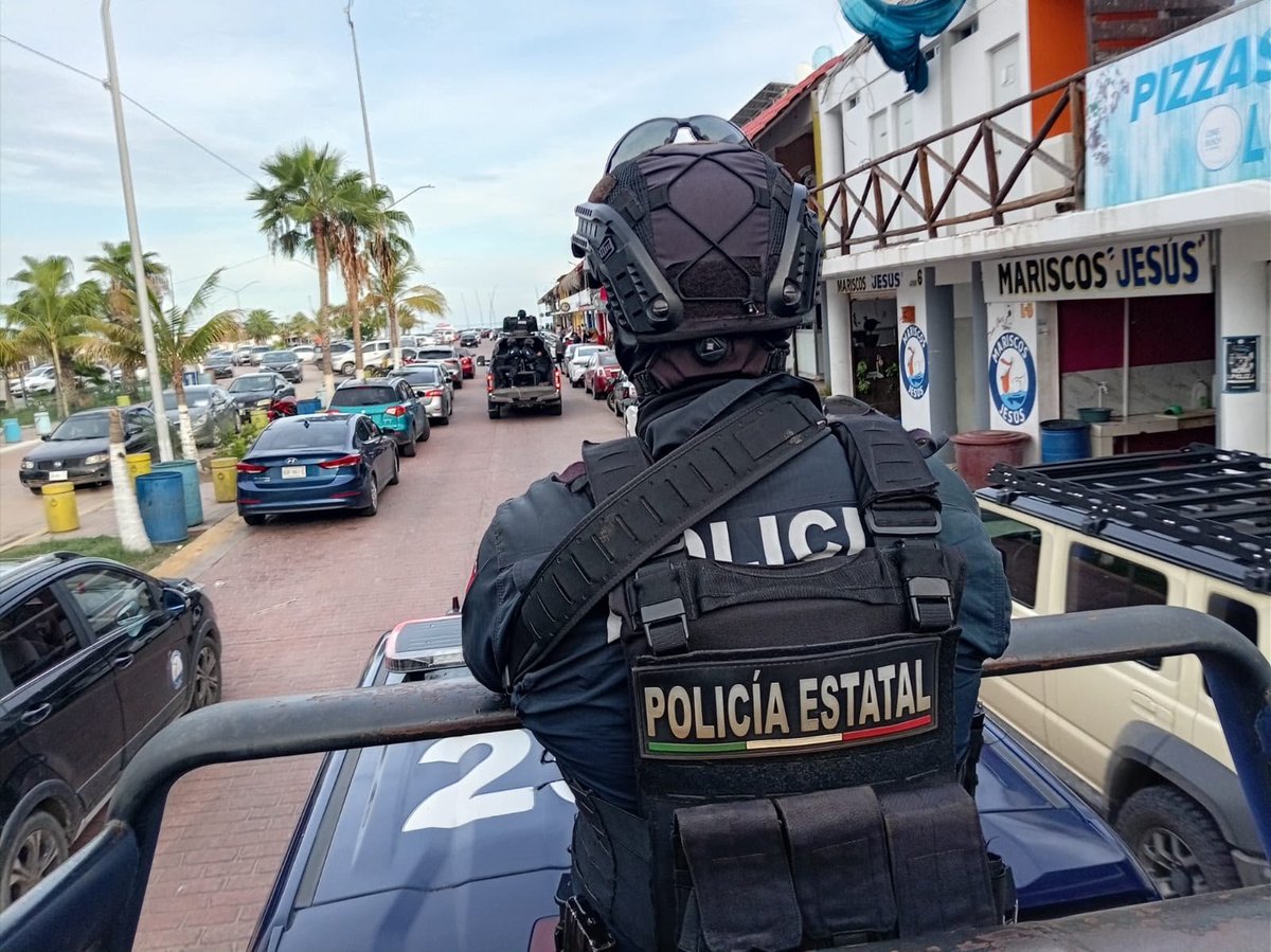 sspsinaloa1's tweet photo. 🚔🌊 Continúan las acciones preventivas a través de #RutaSegura en #Altata.

El Grupo Interinstitucional trabaja de manera permanente para brindar seguridad a locales y visitantes.

Usa el 9-1-1 para emergencias y el 089 para denuncia anónima. 📲🚨

#SSPSinaloa 👮‍♂️ https://t.co/3HJJC0iC8Z