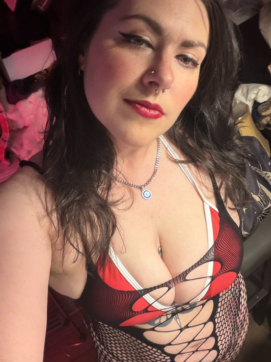 squishystormy's tweet photo. Just finished another shoot with @MagnetPDX https://t.co/a71HCOztbN