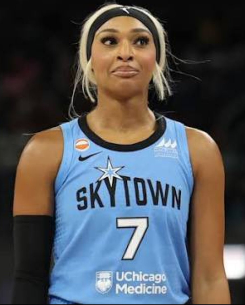 SUBRATA30016572's tweet photo. Who wants to see DiJonai Carrington banned from WNBA!!? https://t.co/gOYxbeXcWW