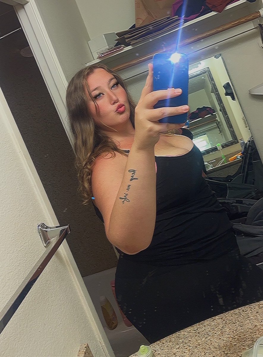 honeyymya's tweet photo. Who wants a dick rate tonight? 😈
🔗 in bio ✨
Snapchat : Honeyspremium 
#buyingcontent #bbc #bbw #phat #pawg #paypig #snowbunny #milf #mommy #cuck #dickrate #sph #nsfwtwt #spe https://t.co/ns1JvVmIBK