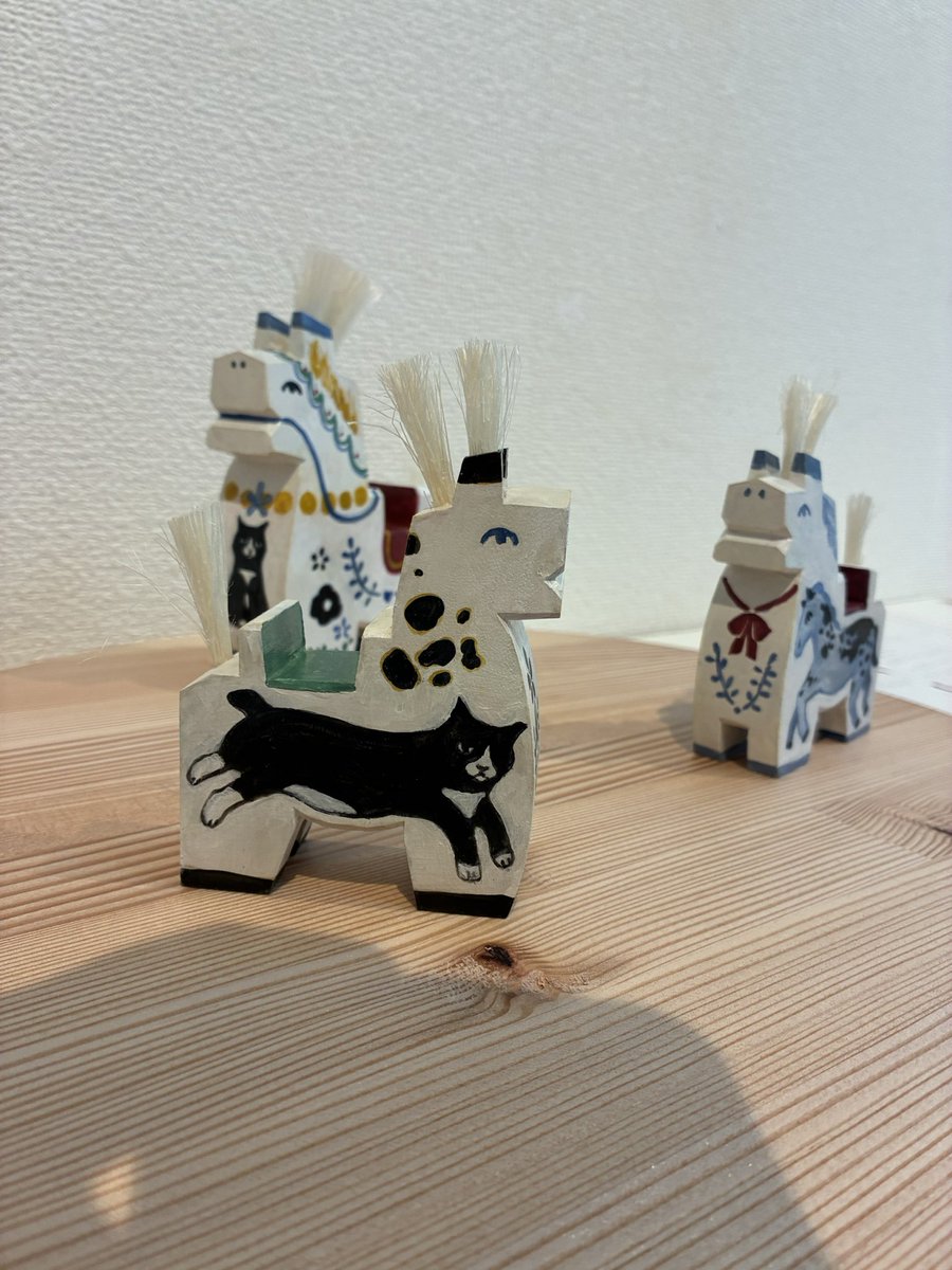 SAIGADO02282013's tweet photo. 八幡馬祭り開催中です。
本日から作家さんを紹介していきます。

今年もSwallowの帆乃佳さん(@SWALLOW9100hono )にもご参加いただきました。
かわいいけど、かわいいだけじゃない儚いような雰囲気もある作品です。

今月は休みが定休日の他 お盆休みもございます。
確認の上 お越しください。 https://t.co/YtARityDdm