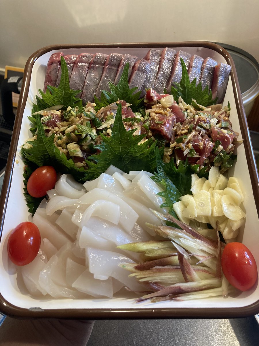 sugasugac's tweet photo. 今日は真夏のBBQ！

という訳でお刺身はカツヲとイカで https://t.co/QX5RIHQVqS