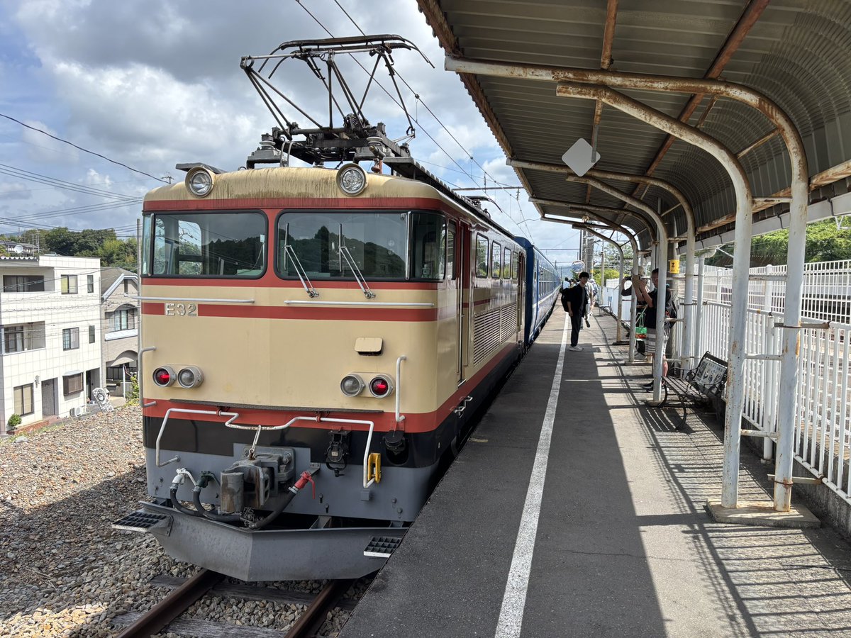 LadyLuck2357's tweet photo. 本日は大鐵の12系客車へ6時間ほど身を預ける。
客車列車をサブスクで乗車できるとは先進的ですなぁ(適当) https://t.co/dvAnBI89Xh