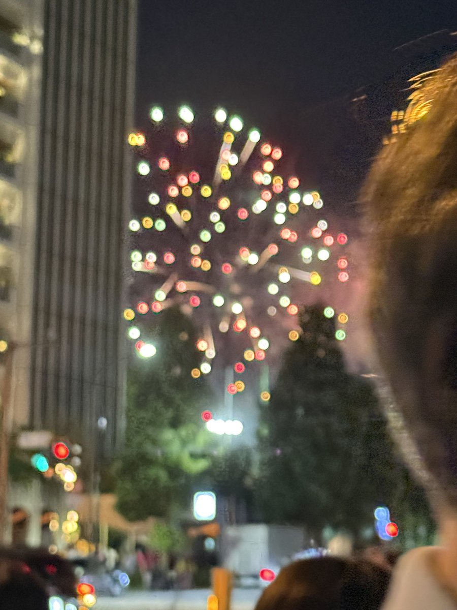 roidop's tweet photo. 明治神宮/プロセカファンミ/神宮花火
流星のパルス.てらてら.ピキピキの生歌唱
めっちゃ震えた！
久しぶりのリアイベでレオニメンバーは生で見るの初だから嬉しかった笑！
ライブも感謝祭も当たれば行きたい😭 https://t.co/XhBLSUziBT