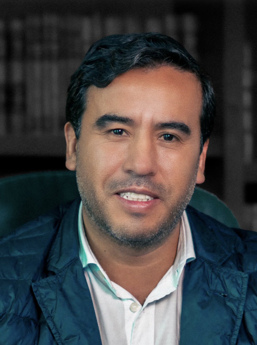 VickyDavilaH's tweet photo. ¡Ojo! Me dicen que Jorge Machuca López se está lagarteando la Cámara de Comercio de Bogotá, cuidado, es de “los de siempre”, y ha tenido investigaciones  en contra por presunto volteo de tierras, busco y encuentro en El Tiempo:
“Un caso parecido ocurrió en Funza, en donde se usó la figura de construcción de viviendas VIS y VIP para modificar dos veces en un mismo periodo de 4 años el POT del municipio. 
Además, de acuerdo con la Procuraduría, el exalcalde Jorge Enrique Machuca López, una exfuncionaria y diez exconcejales habrían hecho cambios en la clasificación de suelos de protección rural para dejarlos como suburbanos mediante licencias de parcelación que redujeron sustancialmente la vocación agropecuaria y forestal que deben tener por ley los municipios de la Sabana de Bogotá”

https://t.co/Z9Rt8QLyiU