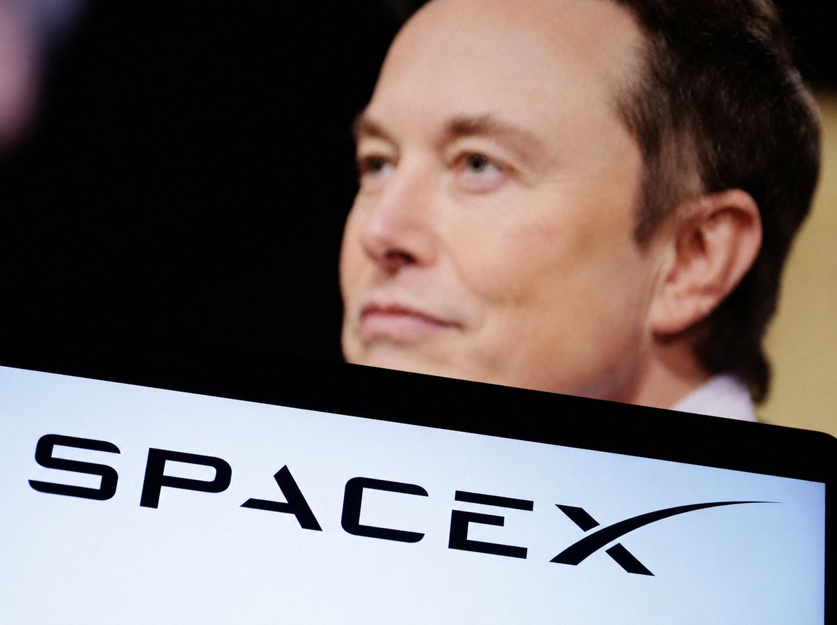 polymarketjapan's tweet photo. 【注目】🇺🇸SpaceX、年間売上「1兆ドル」到達予測を2030年に前倒し

・従来予測の2031年から1年前倒し
・純利益率20%・PER25倍・希薄化後150億株なら、株価は約333ドルの試算

成長を牽引するStarlinkは、10年以内に世界のインターネット通信の過半を担う可能性 https://t.co/Qo2ga4goY6