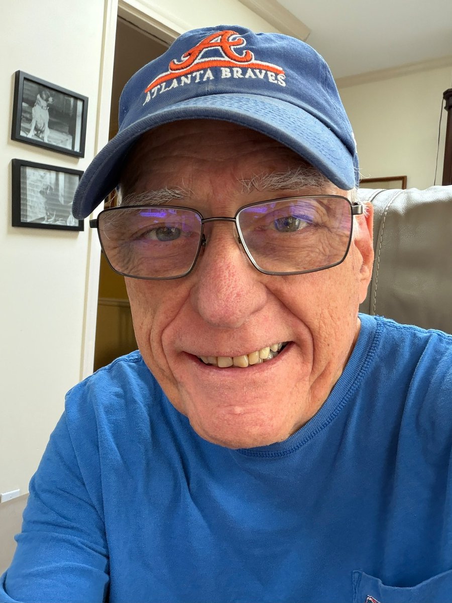 JonathanLoonggg's tweet photo. Hi can you date a 68 years old man https://t.co/RwYpTkFuYT