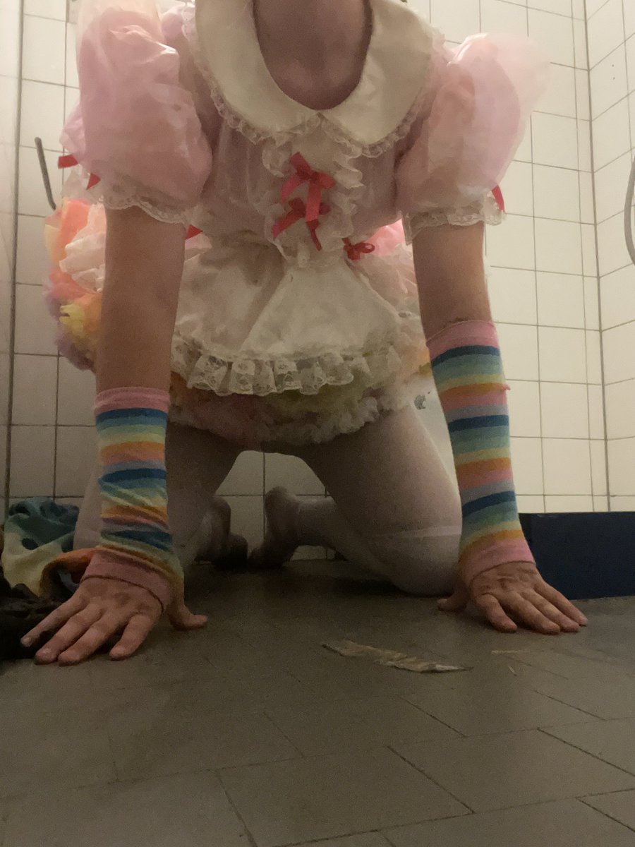 Mcdaddyback's tweet photo. Look at this cute little sissy baby doesn’t she look so cute @DiaperSissyEmma https://t.co/TBe4AV1FHu