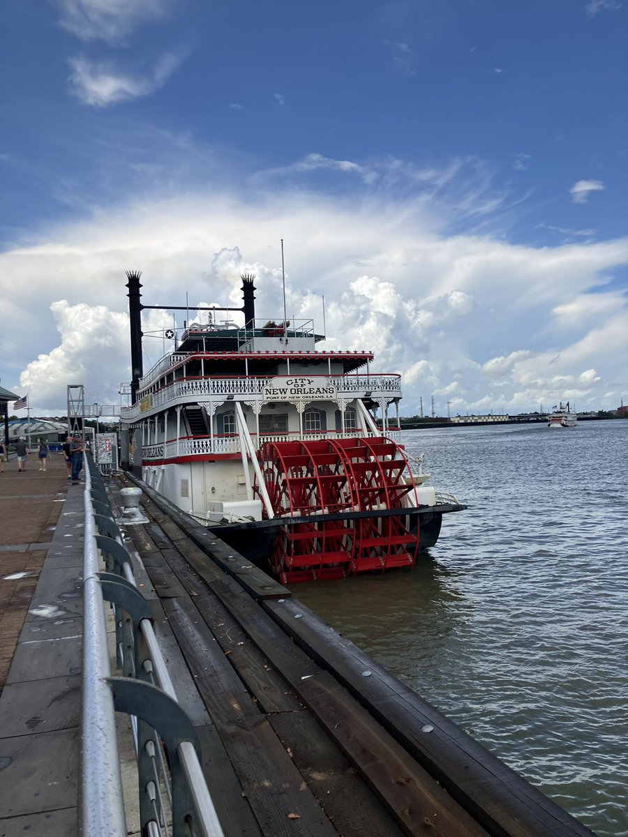 Opsydaisy4's tweet photo. New Orleans https://t.co/aqCX9FwhA4