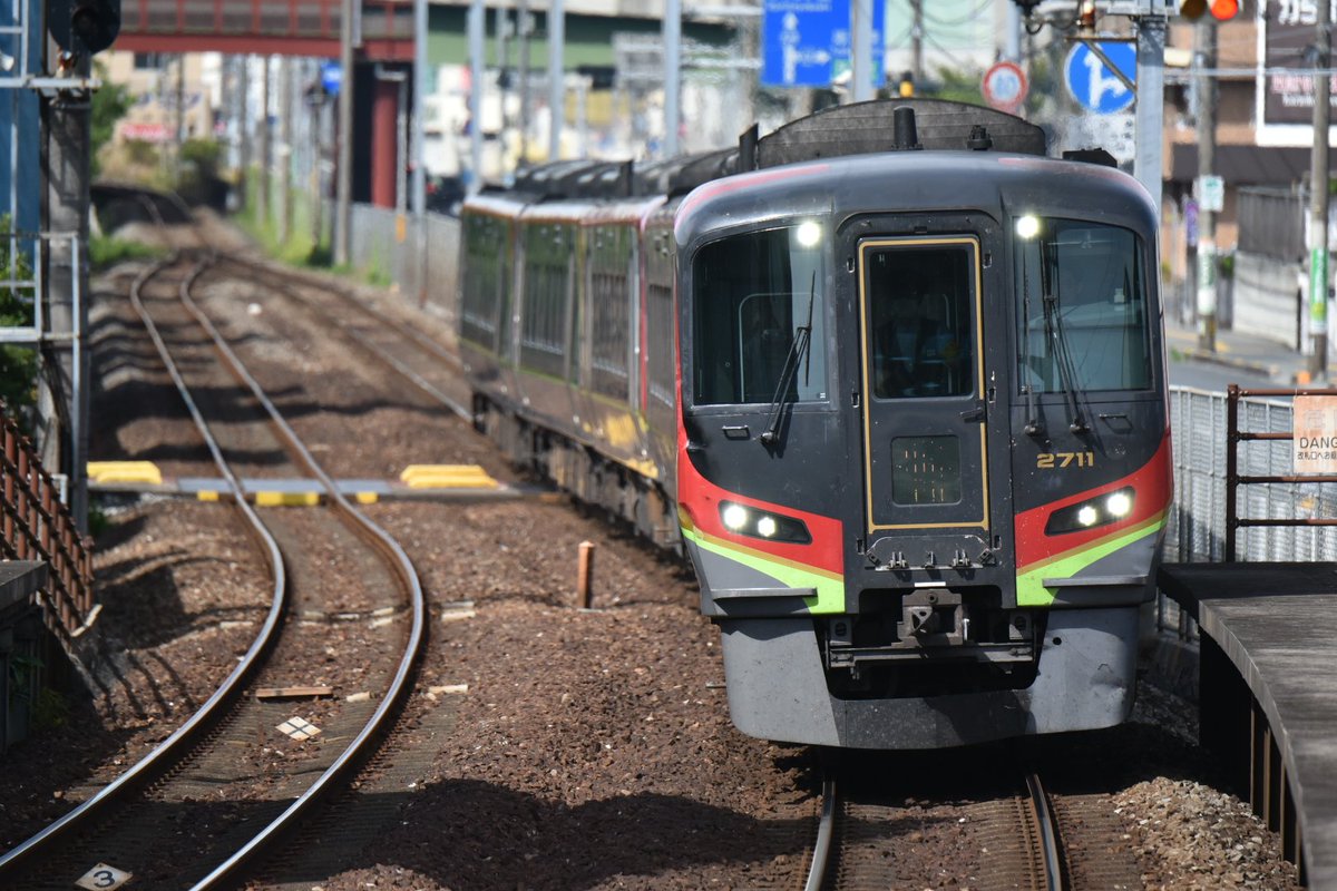 Yabicas0124's tweet photo. JR土讃線 薊野駅
(1枚目)南風8号 38D 2700系 5B
(2枚目)南風1号 31D 2700系 3B
令和8年8月9日(日) https://t.co/2MgyczfaNp