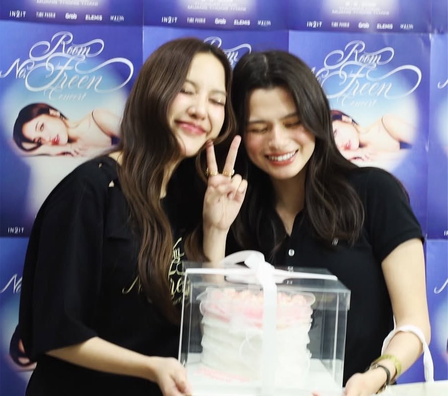 becckfreen's tweet photo. 🪽: "she seemed so happy, so it was worth it"

😭😭😭😭😭

KNOCK KNOCK ROOM NO. FREEN
#RoomNumberFreen
#ฟรีนเบค #FreenBecky https://t.co/kBeGPoHrk7