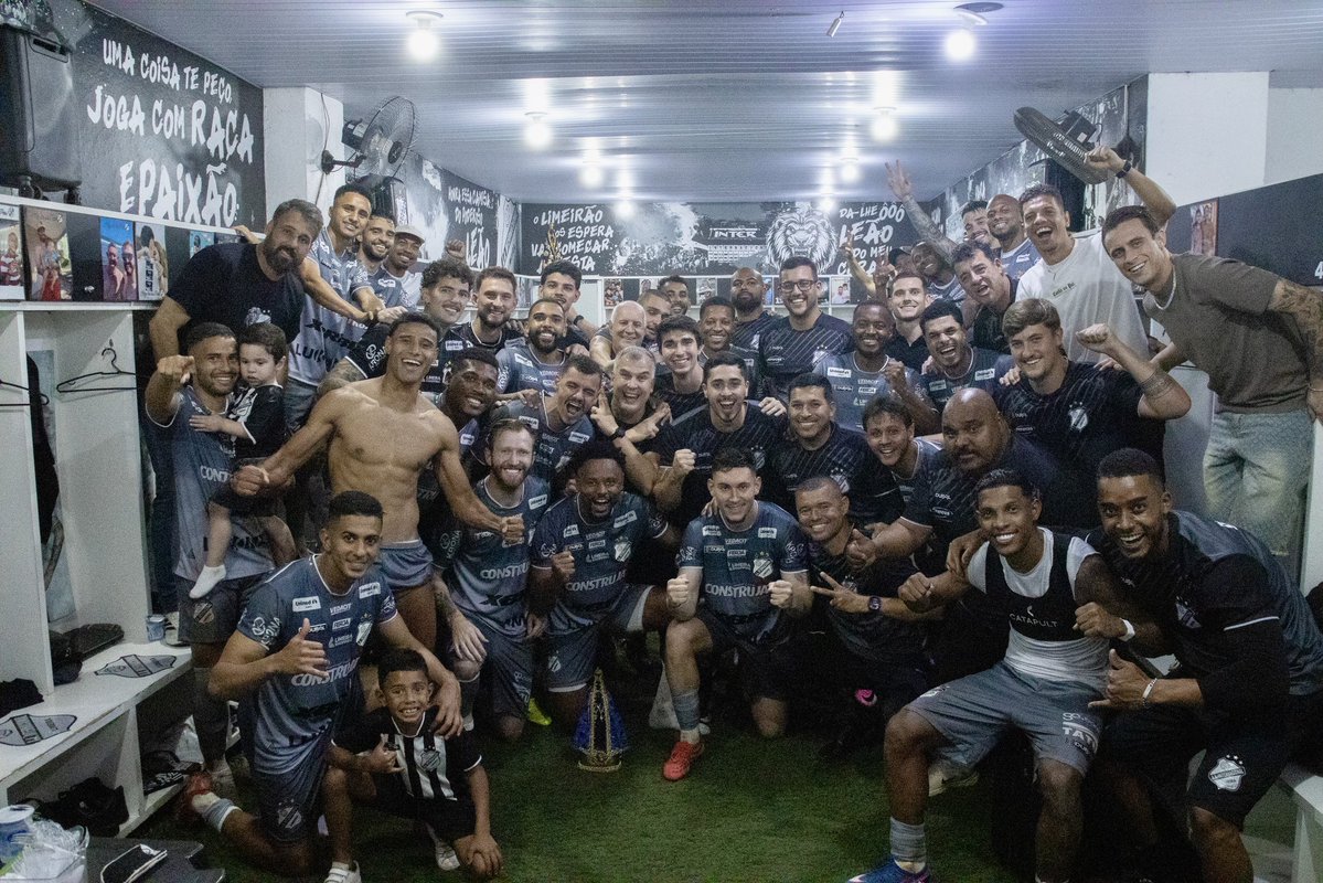 interdelimeira's tweet photo. +3 NO LIMEIRÃO! 🦁🔥

Vitória, entrega e comemoração no vestiário!

O Leão fez valer a força de casa e somou mais três pontos importantes no Campeonato Brasileiro Série C.

Seguimos juntos, firmes na caminhada e com foco total no próximo desafio! 💪🖤🤍

#VAILEÃO 🦁🏁 https://t.co/uxYWg5H5rq