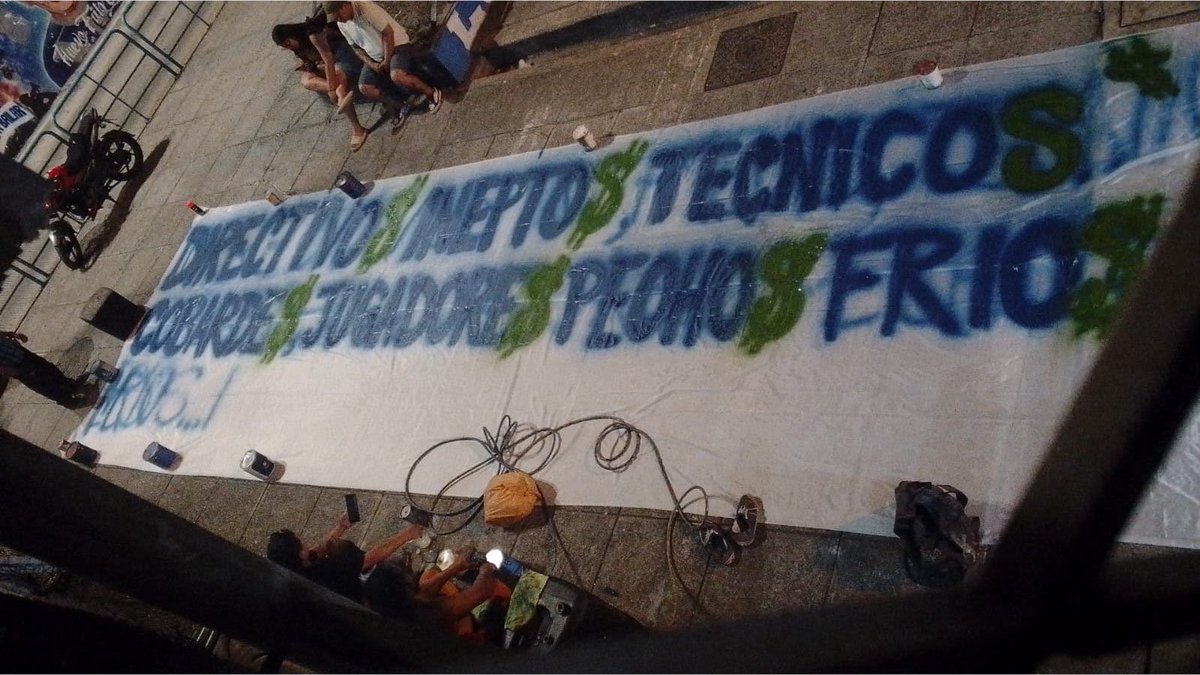 BombilloTuitero's tweet photo. La barra de la Boca del Pozo estamos arrechos por la situación actual del club queremos respuestas pero sobre todo soluciones hp https://t.co/xdVi6v79nN