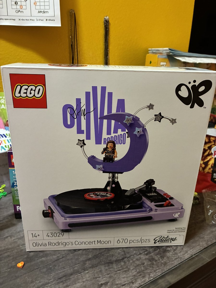 That_soft_boy's tweet photo. SKDJSHAJAJBXJKALAKQJABS NEW LEGO SETS https://t.co/O8tnquzkYc